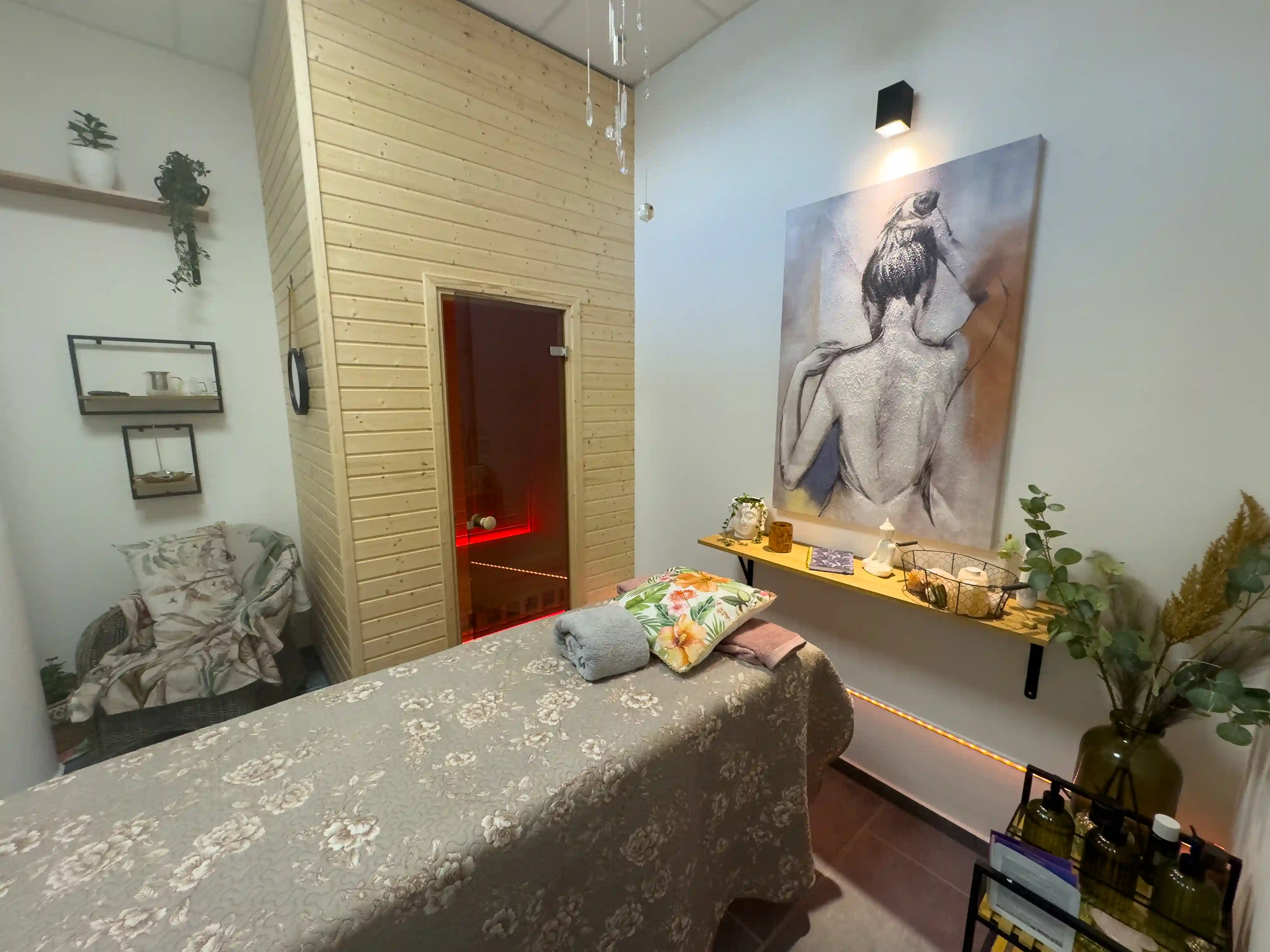 Žena při relaxační masáži